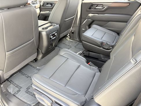 Used 2026 GMC Yukon XL Denali w/ Sun & Power Step Package AWD/4WD image 16