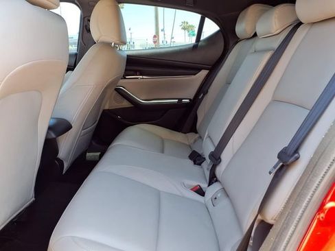 Used 2019 MAZDA MAZDA3 Hatchback w/ Preferred Package FWD image 25