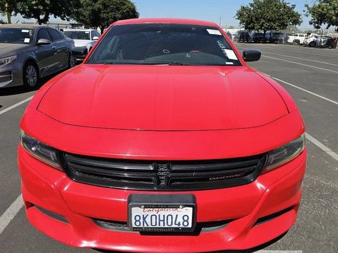Used 2017 Dodge Charger SXT RWD image 2