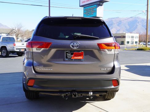 Used 2018 Toyota Highlander XLE image 7