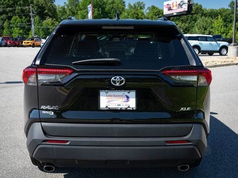 Used 2021 Toyota RAV4 XLE Premium FWD image 8