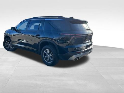 Used 2025 Chevrolet Traverse LT image 14