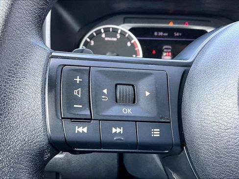 Used 2024 Nissan Rogue S FWD image 16