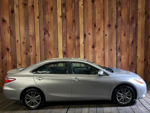 Used 2017 Toyota Camry SE image 8
