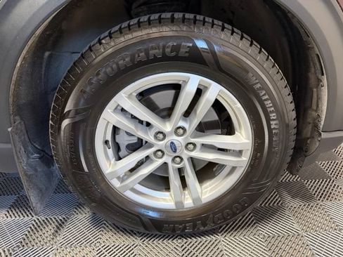 Used 2022 Ford Explorer XLT w/ Equipment Group 202A AWD/4WD image 48