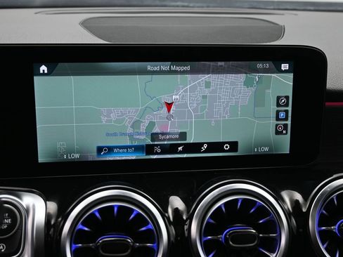 Used 2023 Mercedes-Benz GLB 250 4MATIC image 17