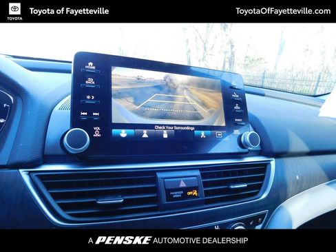 Used 2018 Honda Accord Touring image 11