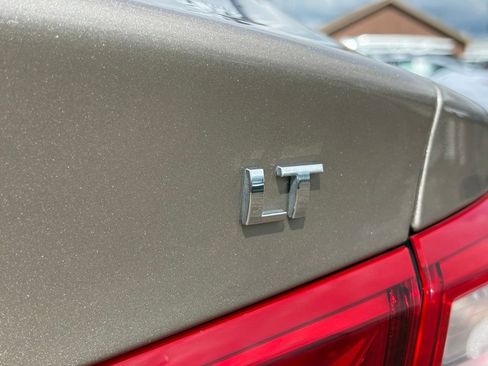 Used 2023 Chevrolet Malibu LT FWD image 11