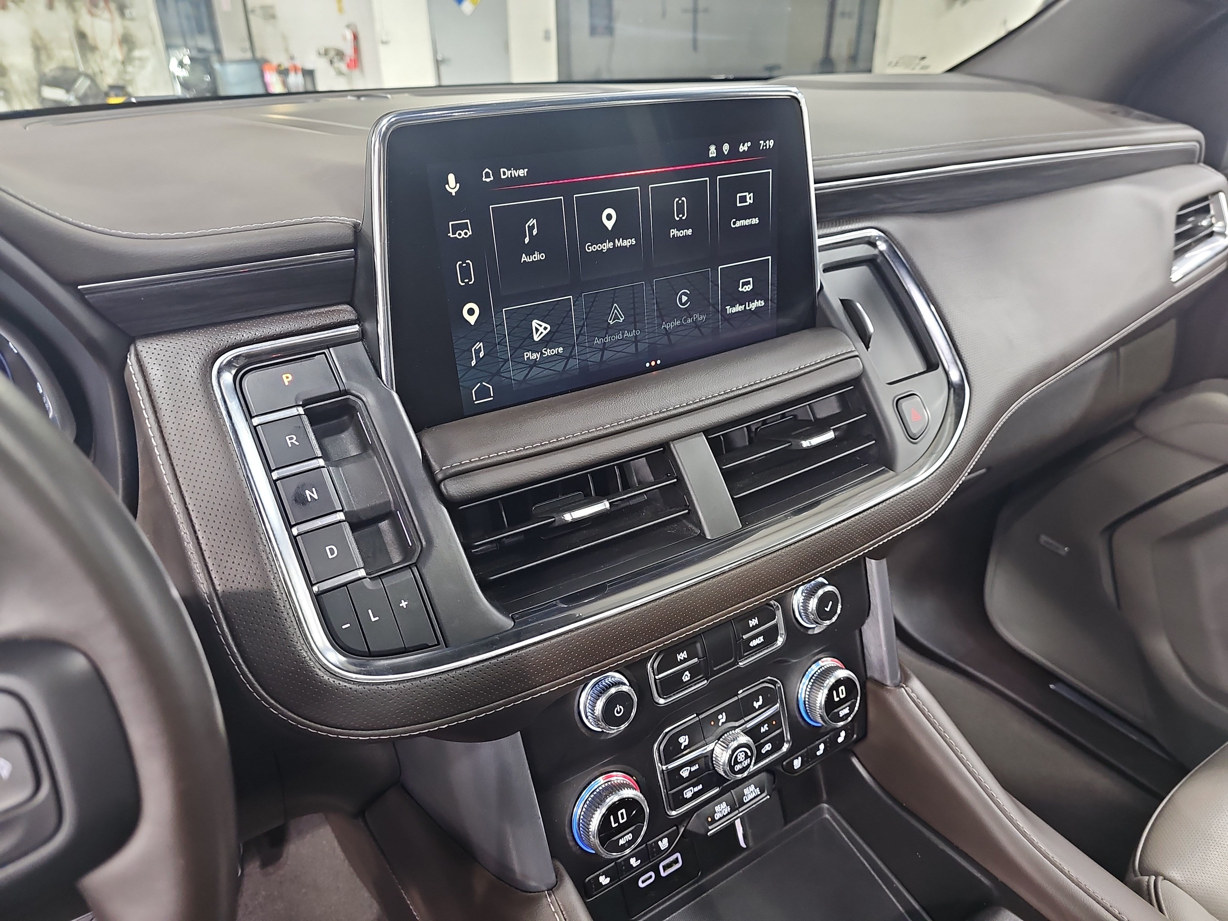 Used 2024 GMC Yukon SLT w/ SLT Luxury Package AWD/4WD image 20