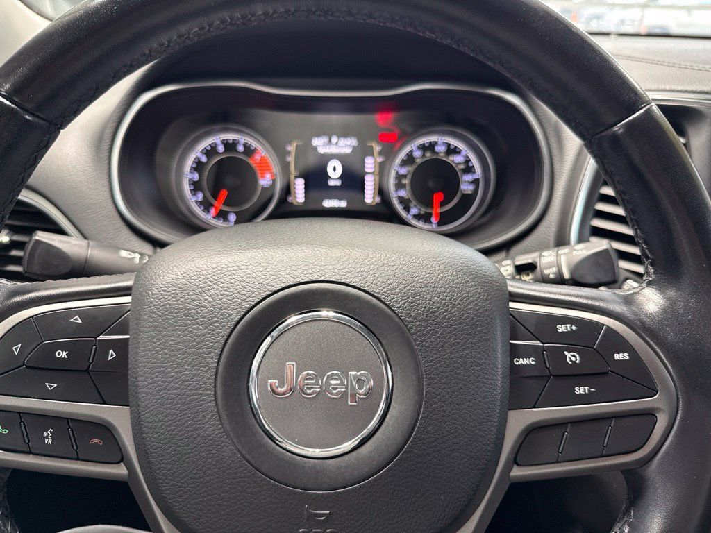 Used 2020 Jeep Cherokee Latitude Plus w/ Cold Weather Group AWD/4WD image 28