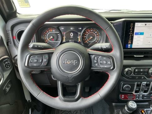 Used 2024 Jeep Gladiator Rubicon w/ Technology Group AWD/4WD image 17