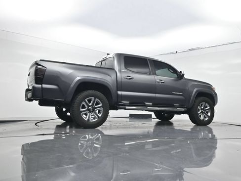 Used 2016 Toyota Tacoma Limited RWD image 22