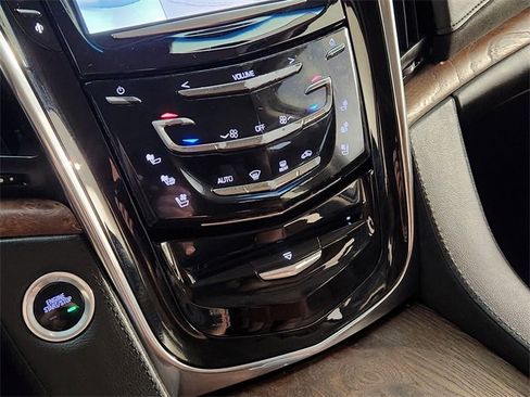 Used 2016 Cadillac Escalade ESV Premium image 20