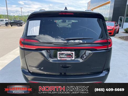 Used 2025 Chrysler Pacifica Limited FWD image 20