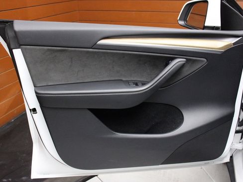 Used 2023 Tesla Model Y Long Range image 25