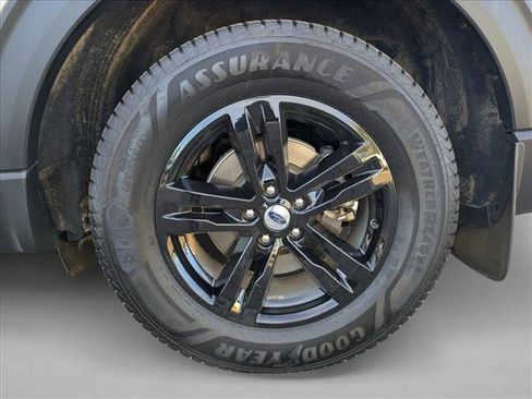 Used 2022 Ford Explorer XLT w/ Equipment Group 202A image 24