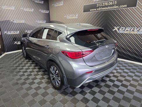 Used 2017 INFINITI QX30 Premium w/ Navigation Package image 10