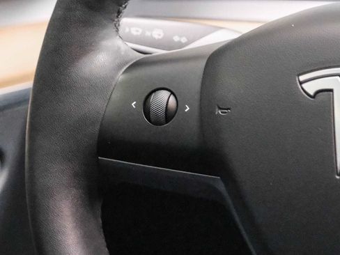 Used 2023 Tesla Model Y 2WD image 19