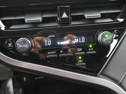 Used 2023 Toyota Camry SE w/ Convenience Package FWD image 18