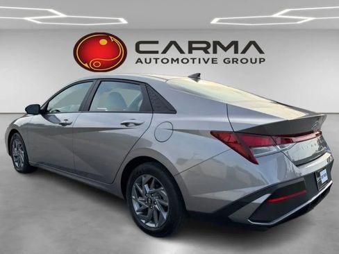 Used 2024 Hyundai Elantra SEL FWD image 3