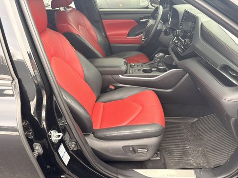 Used 2021 Toyota Highlander XSE image 23