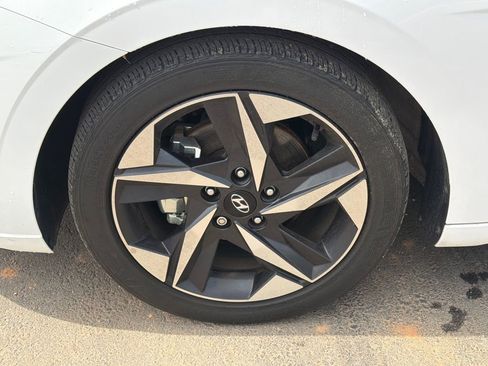 Used 2023 Hyundai Elantra Limited FWD image 11