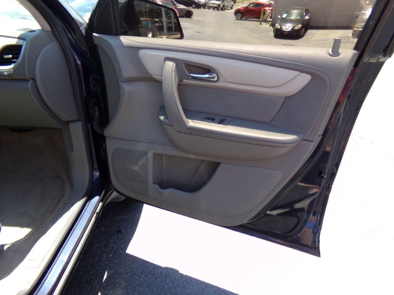 Used 2017 Chevrolet Traverse LS FWD image 28