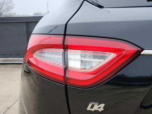 Used 2019 Maserati Levante image 8