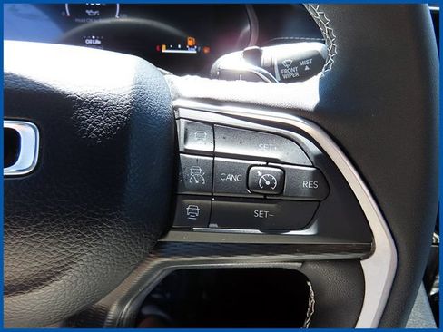 Certified 2024 Jeep Grand Cherokee Altitude AWD/4WD image 16