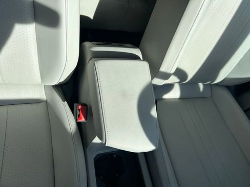 Used 2023 Volkswagen Tiguan SE image 38