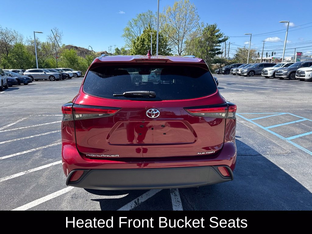 Used 2021 Toyota Highlander XLE AWD/4WD image 4