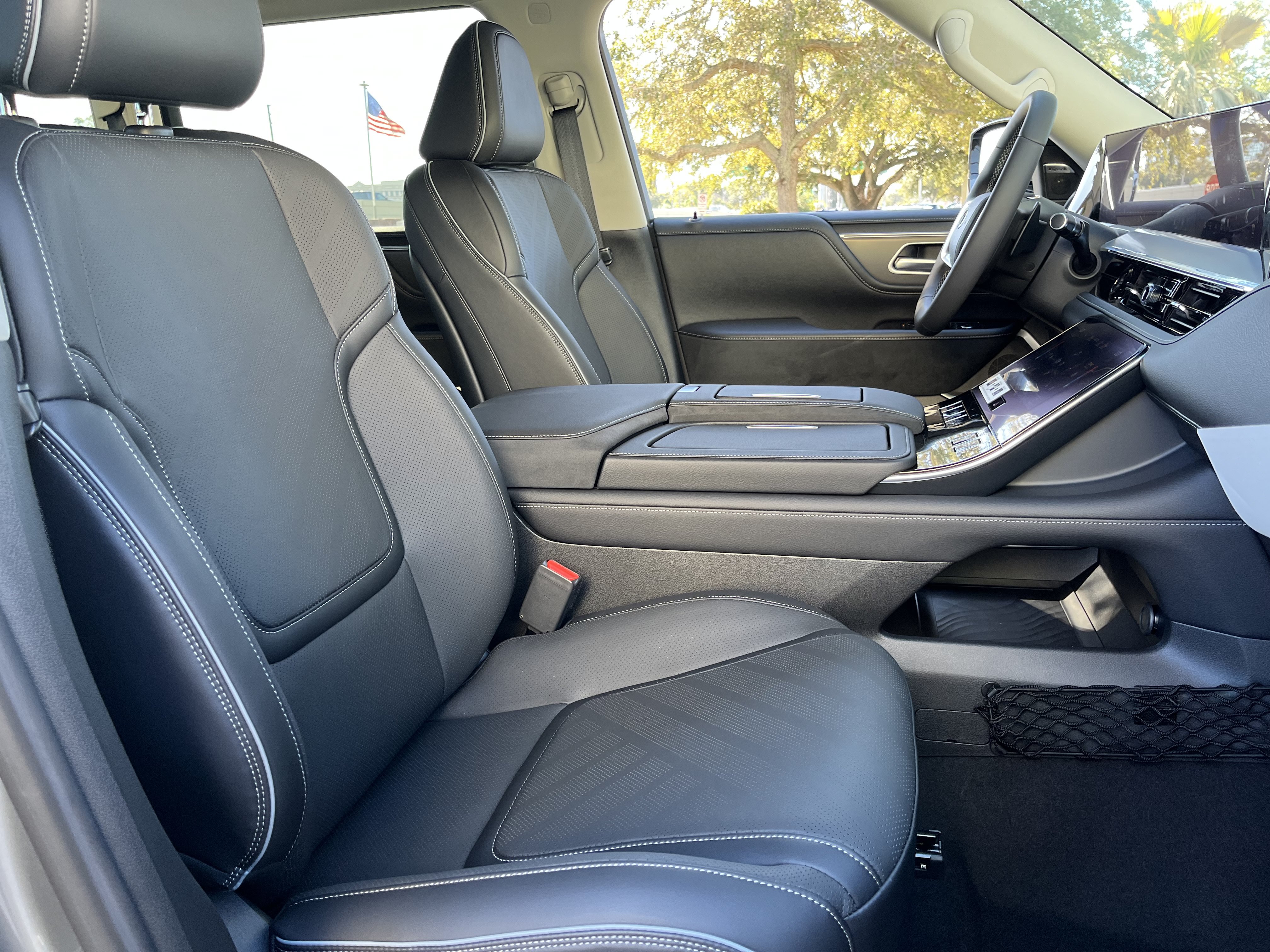 New 2027 INFINITI QX80 Luxe w/ Cargo Package RWD image 16