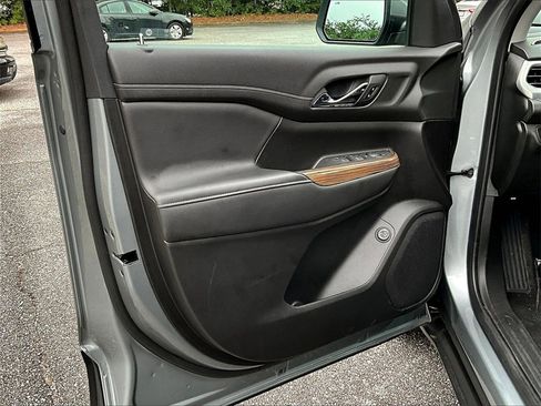 Certified 2023 GMC Acadia SLE w/ Driver Convenience Package image 14