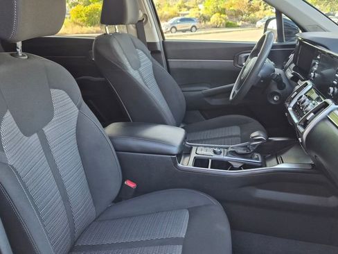 Certified 2023 Kia Sorento LX image 14