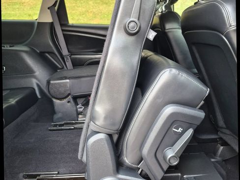Used 2017 Dodge Journey Crossroad FWD image 13