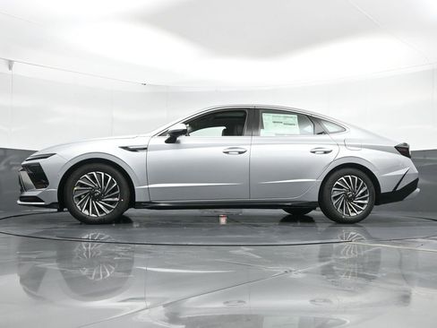 Used 2025 Hyundai Sonata Limited image 54