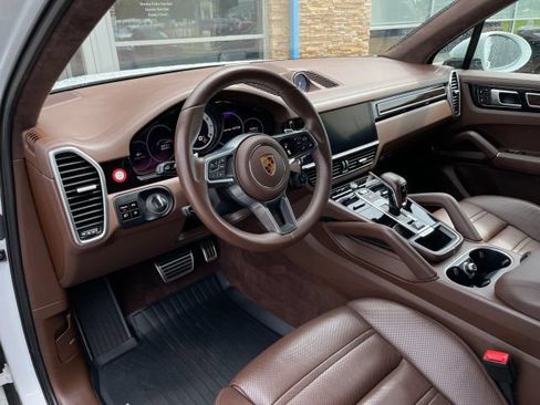Used 2021 Porsche Cayenne GTS AWD/4WD image 2