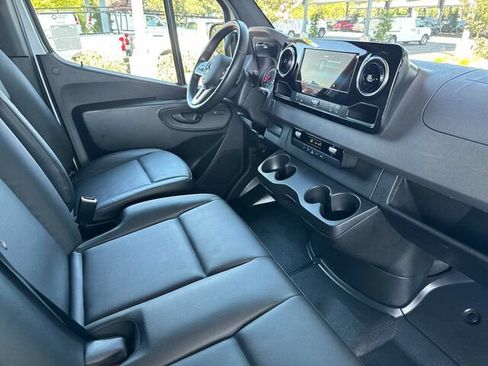 Used 2023 Mercedes-Benz Sprinter 2500 image 18