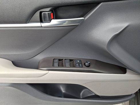 Used 2021 Toyota Camry LE image 12