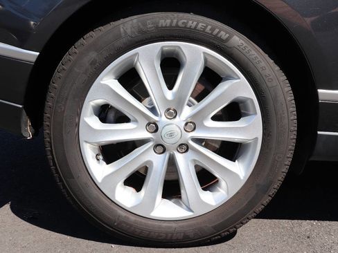 Used 2017 Land Rover Range Rover HSE image 12