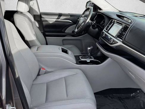Used 2019 Toyota Highlander Limited image 22