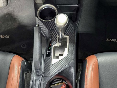 Used 2015 Toyota RAV4 Limited image 33