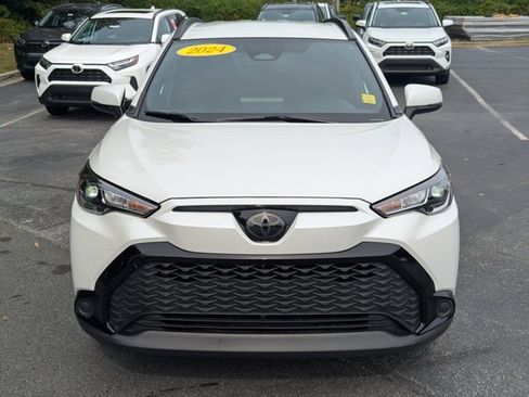 Used 2024 Toyota Corolla Cross SE image 2