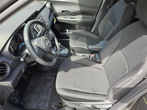New 2025 Nissan Kicks Play S image 7