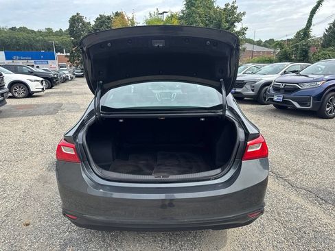 Used 2017 Chevrolet Malibu LT FWD image 5
