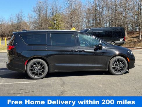 New 2026 Chrysler Pacifica Select image 5