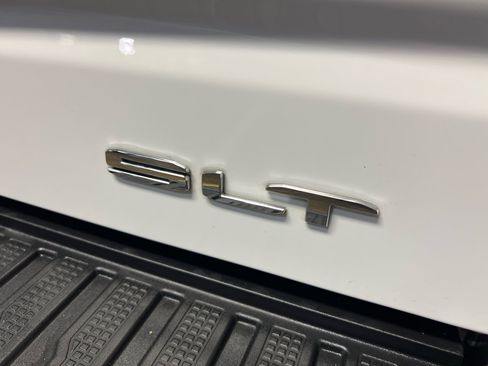 Used 2023 GMC Sierra 1500 SLT w/ SLT Premium Plus Package image 33