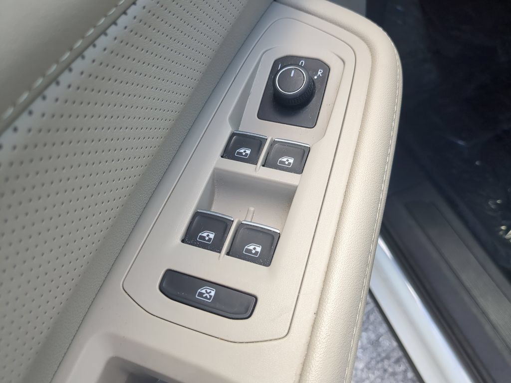Certified 2024 Volkswagen Atlas SE FWD image 18