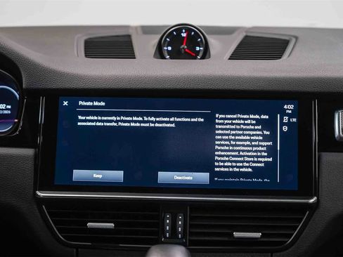 Used 2023 Porsche Cayenne Platinum Edition image 14