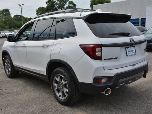 Used 2023 Honda Pilot TrailSport image 3
